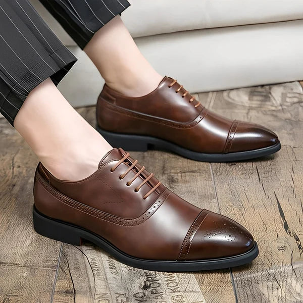 Moderni formali scarpe in pelle con dettagli brogue per uomini